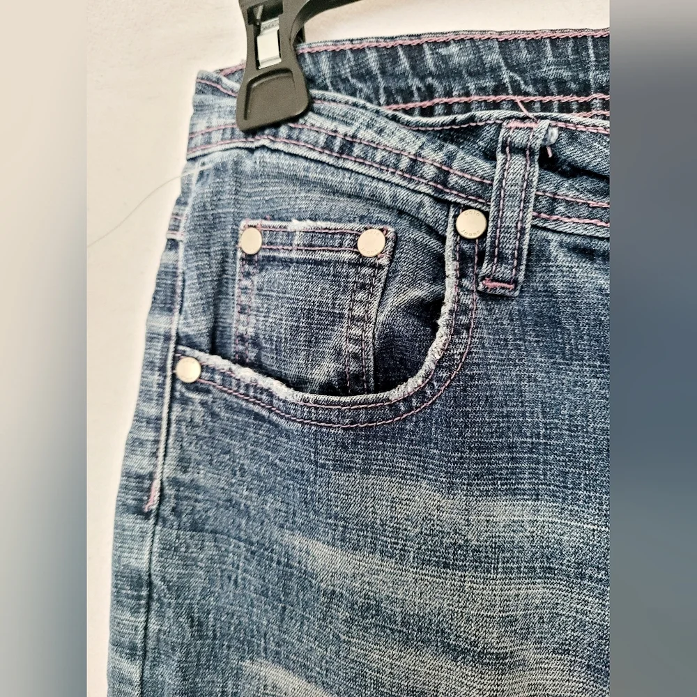 Cato Women's Capri Jeans Stretch Rayon/Cotton Light Blue Wash Pink Stitching 4/S - Picture 7 of 13